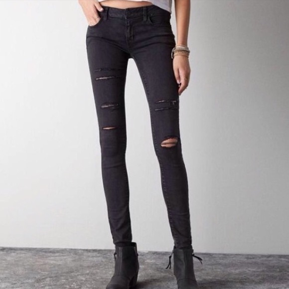 American Eagle Outfitters Denim - American Eagle black distressed skinny jegging