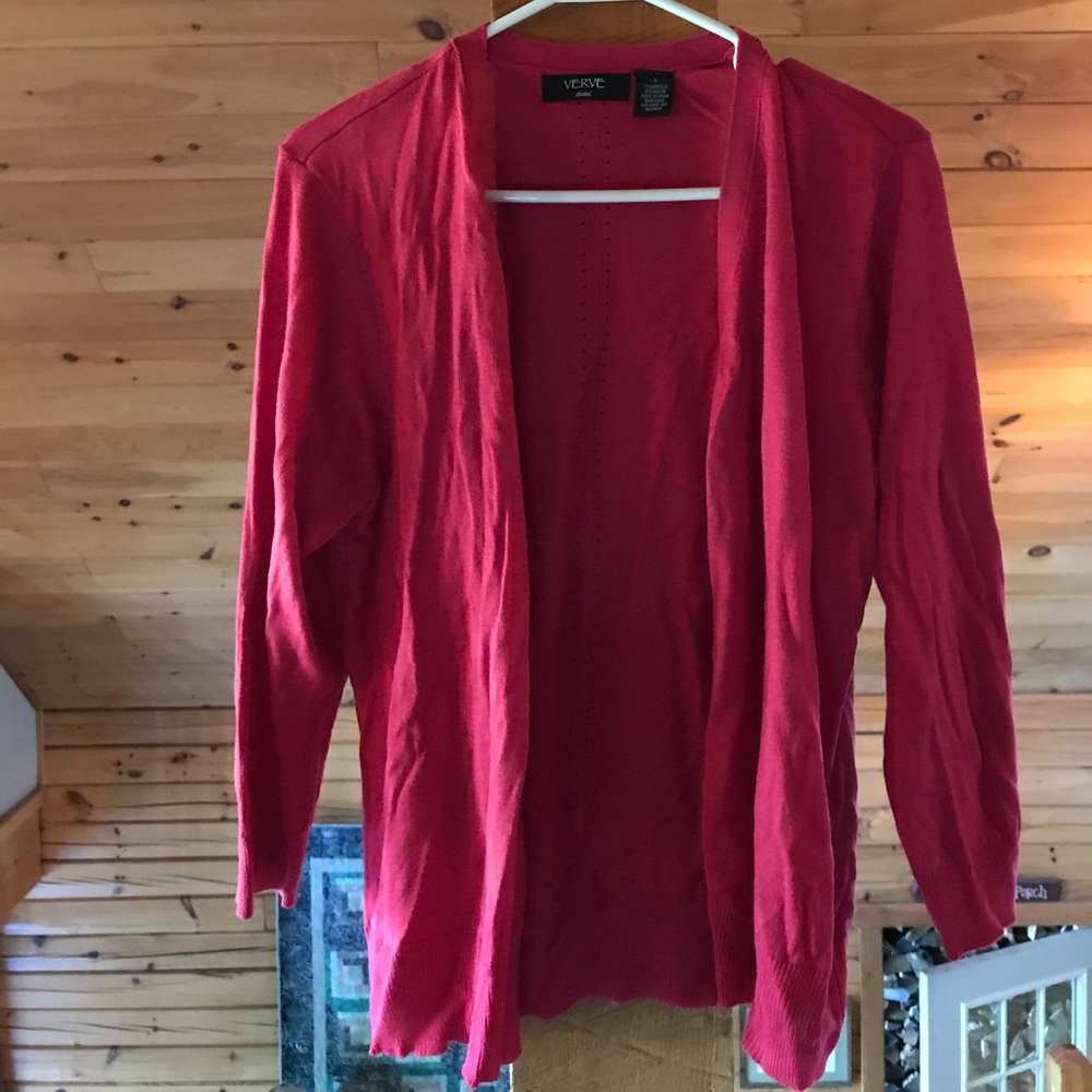 Beautiful pink 3/4 length sleeve sweater w/ detail