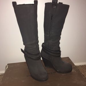 Badass leather boots just in time for fall 🍂