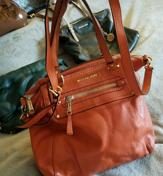 Michael Kors - Picture 2 of 3