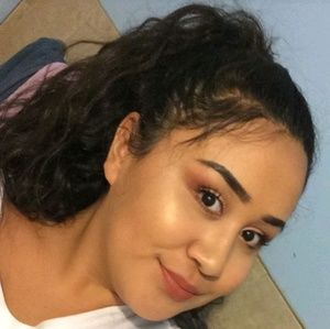 Meet your Posher, Mayra