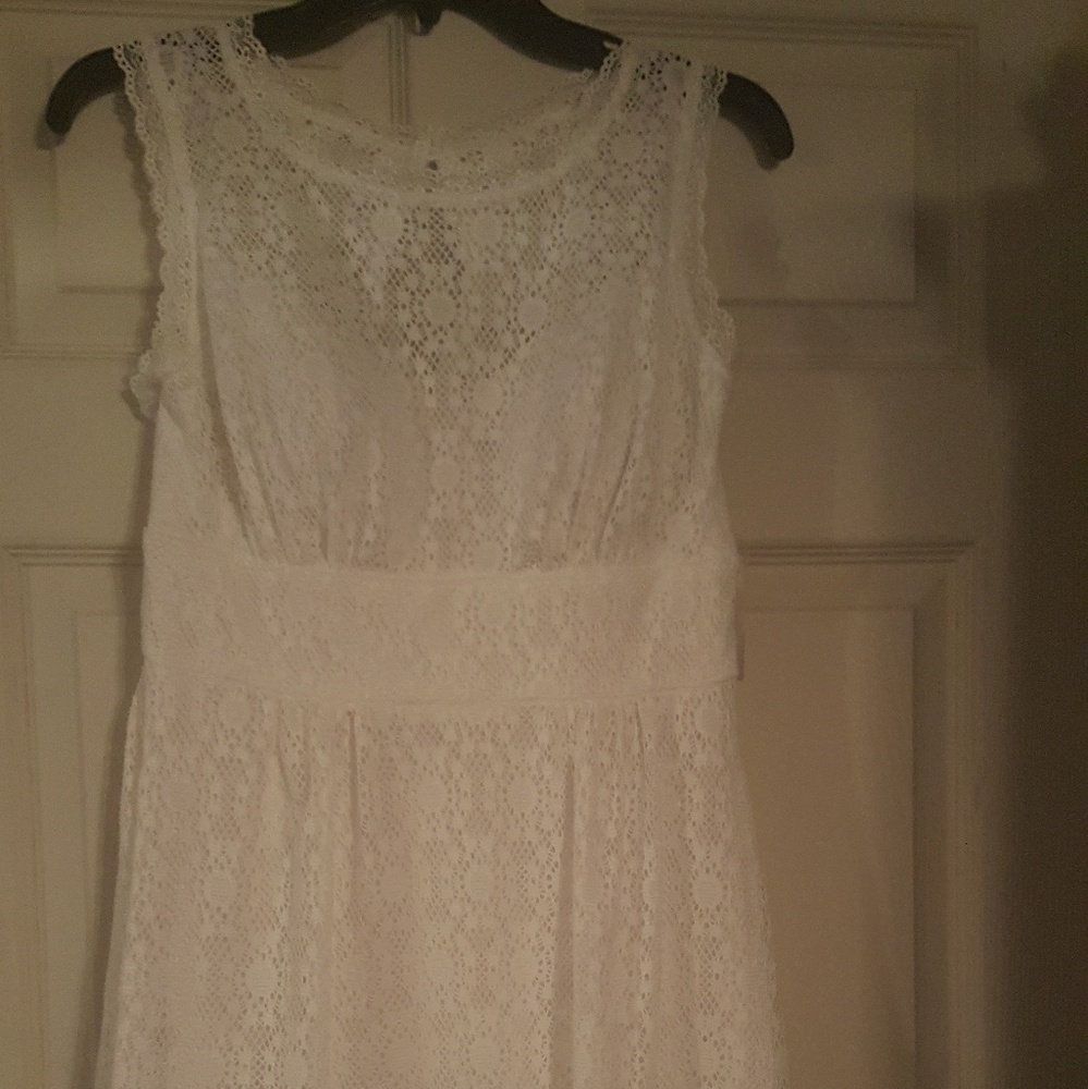 Beautiful white size 6/8 dress
