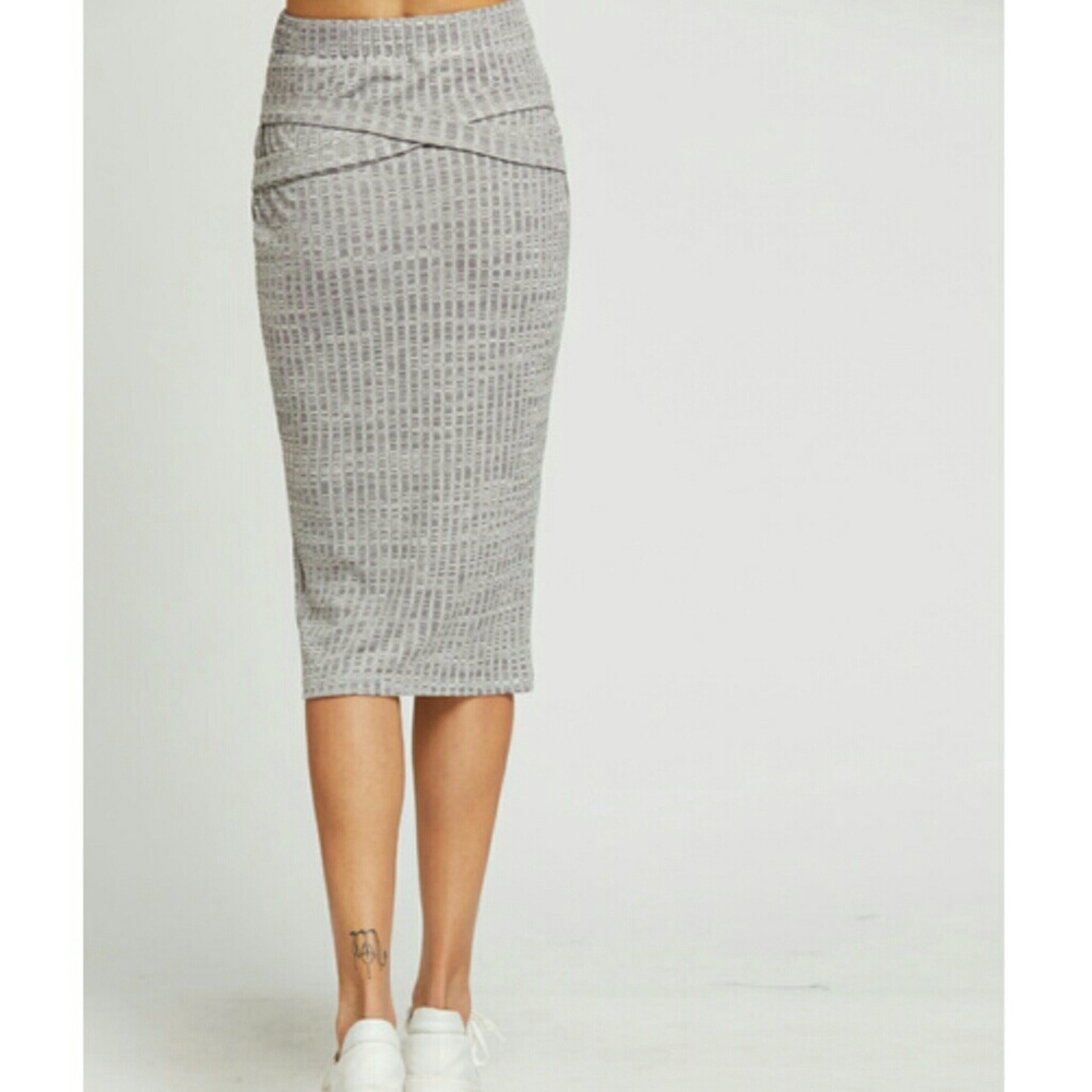 🚨LAST ONE!🌿🌿RIB KNIT SKIRT🌿 - Picture 2 of 3