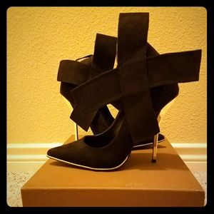 Stilettos with bow around the ankle