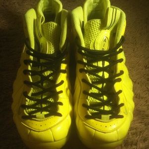 Nike Volt Foamposite
