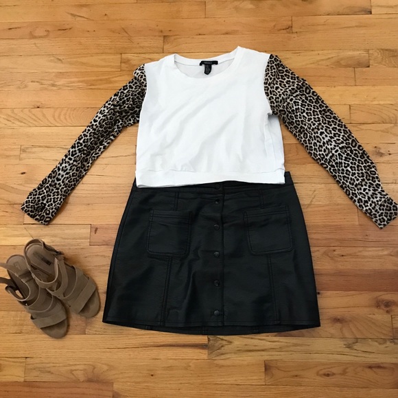Forever 21 Leopard Top - Picture 1 of 3