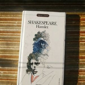 Signet Classic Shakespeare Hamlet Hardback Book