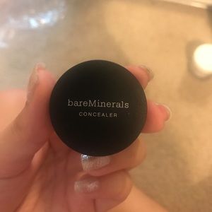 Bare Minerals Concealer in LIGHT 2