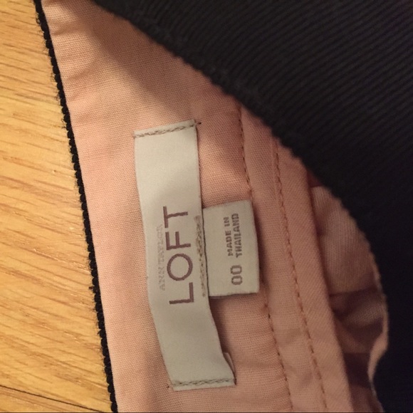 Pink LOFT eyelet skirt - Picture 4 of 6