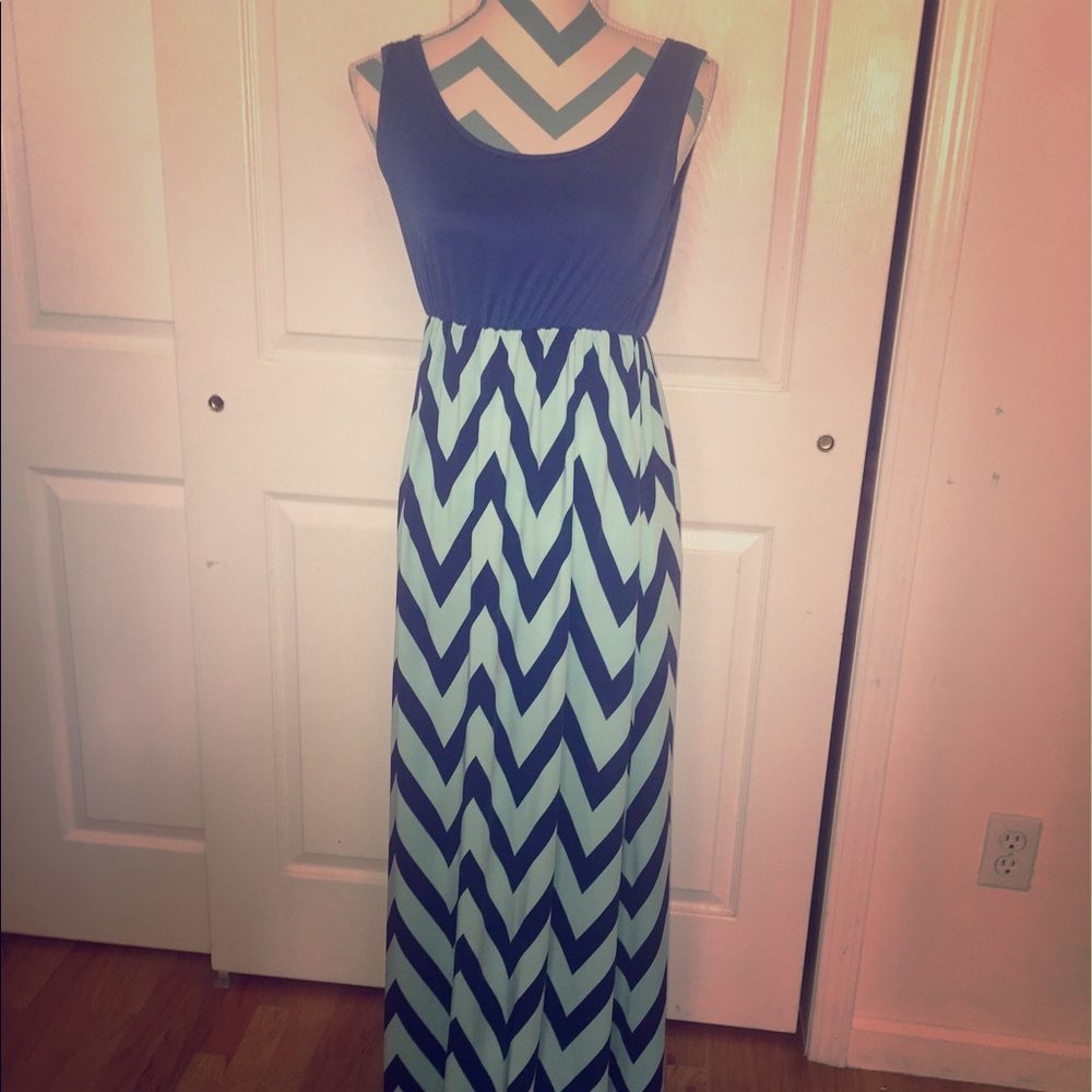 Like New Chevron Navy & Turquoise Maxi Dress. Med.