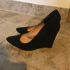 Express pointy toes wedges