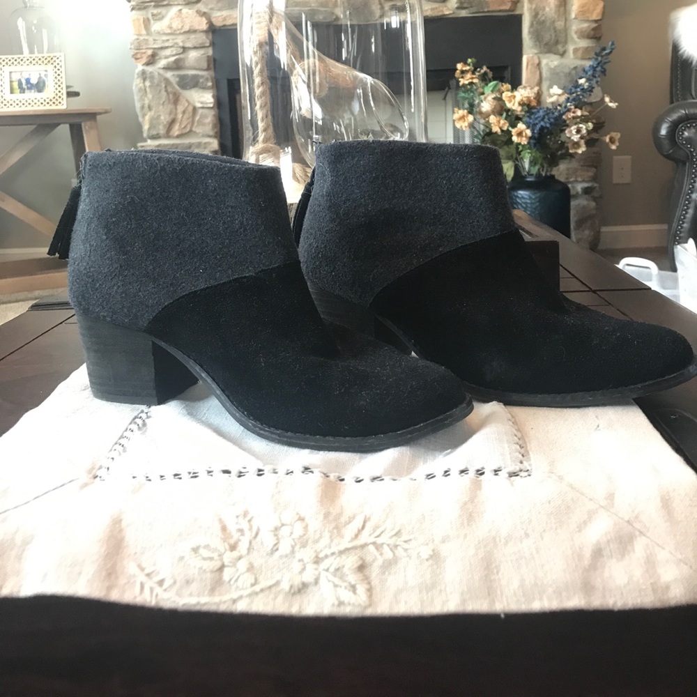 Toms Two-Tone Flannel Booty Size 8.5