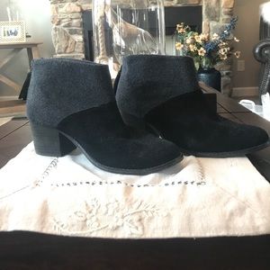 Toms Two-Tone Flannel Booty Size 8.5