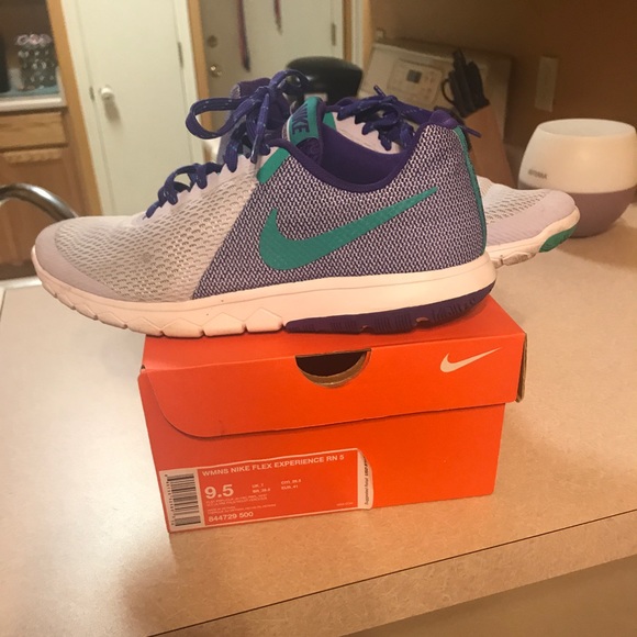 Nike Shoes - Nike flex running shoes