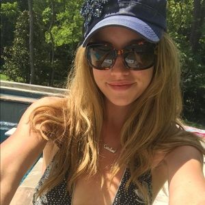 Meet your Posher, Caroline