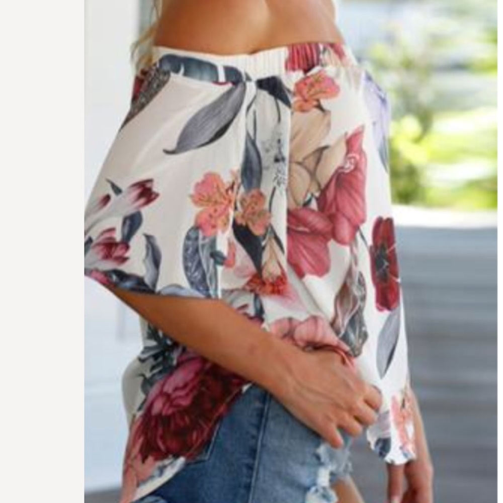 ๐HP๐ฆ๐Floral off shoulder blouse - Picture 2 of 3