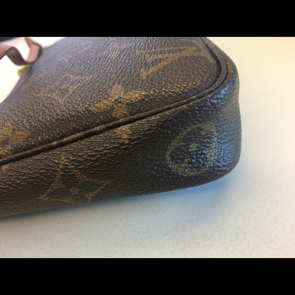 Louis Vuitton pouchette