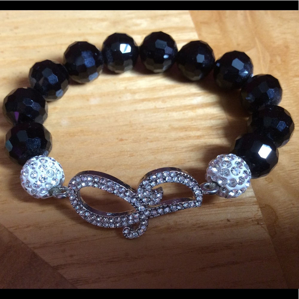 Beaded bracelet with letter J