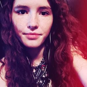 Meet your Posher, Caitlin