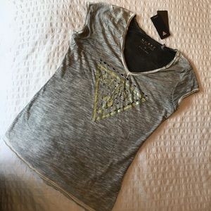 Guess invasion green vneck tee