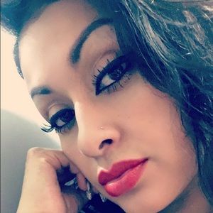 Meet your Posher, Anahi
