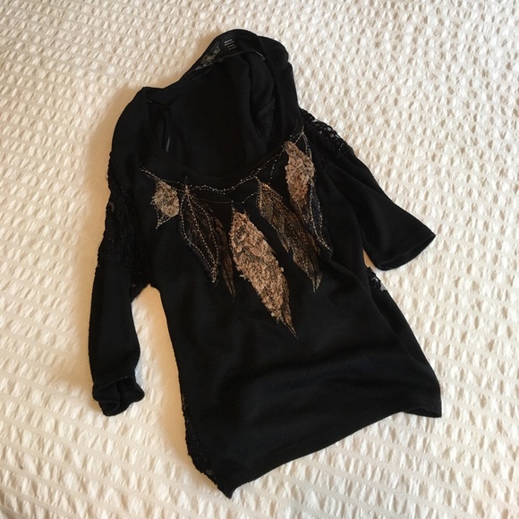 Loose fit quarter sleeve w/ delicate embroidery - Picture 1 of 4