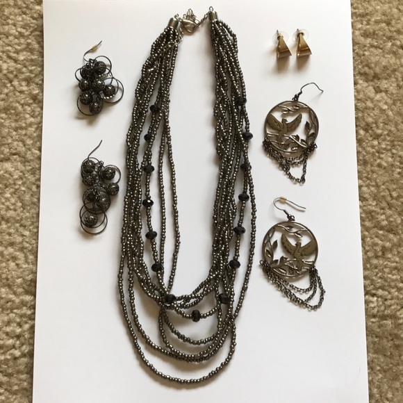 Collection of jewelry - Picture 1 of 5