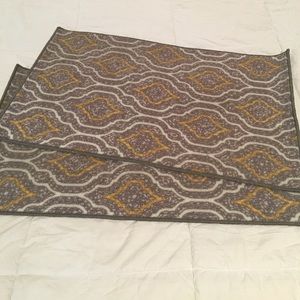 Set of 2 matching floor rugs