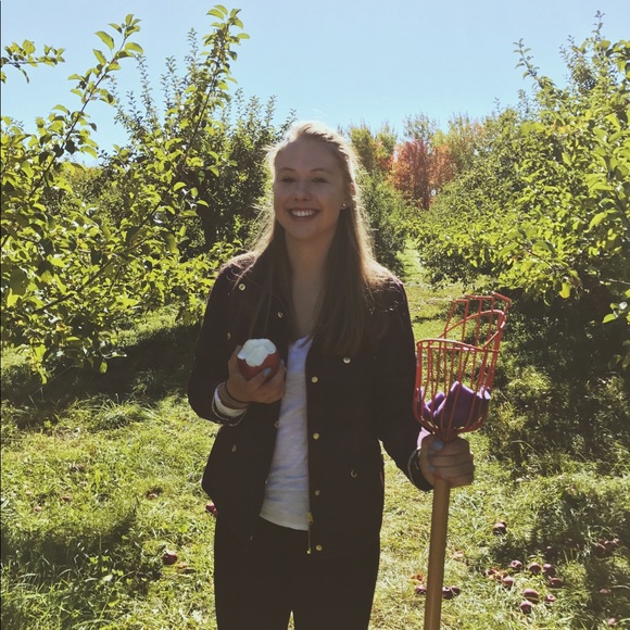 Meet your Posher, Erica - Picture 1 of 1
