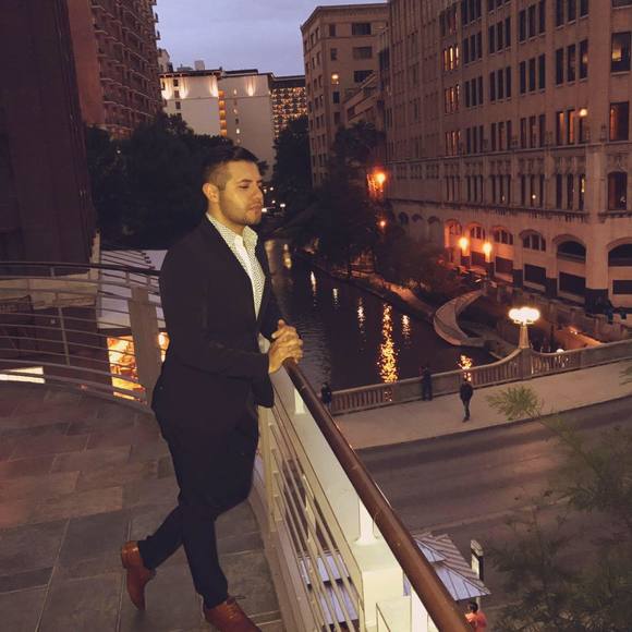 Meet your Posher, Alvaro - Picture 1 of 1