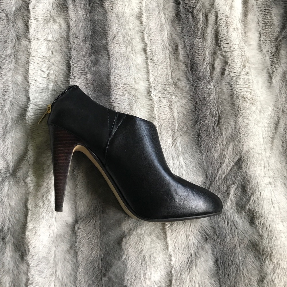 Banana republic black booties
