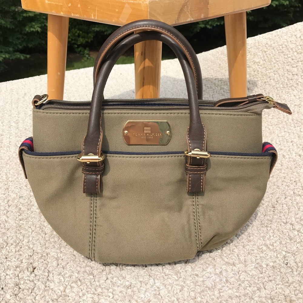 BNWOT - Adorable Tommy Hilfiger Handbag