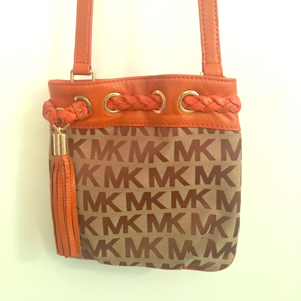 Signature Michael Kors cossbody