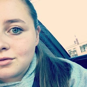 Meet your Posher, Alexis