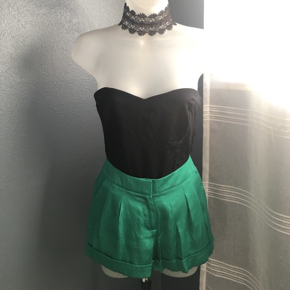 Green silk shorts (00)