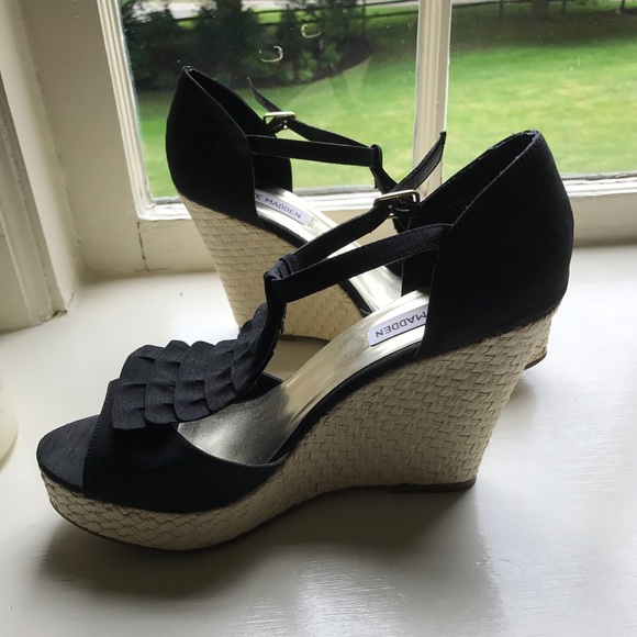 Steve Madden black/ruffle wedge..cream bottom - Picture 2 of 3
