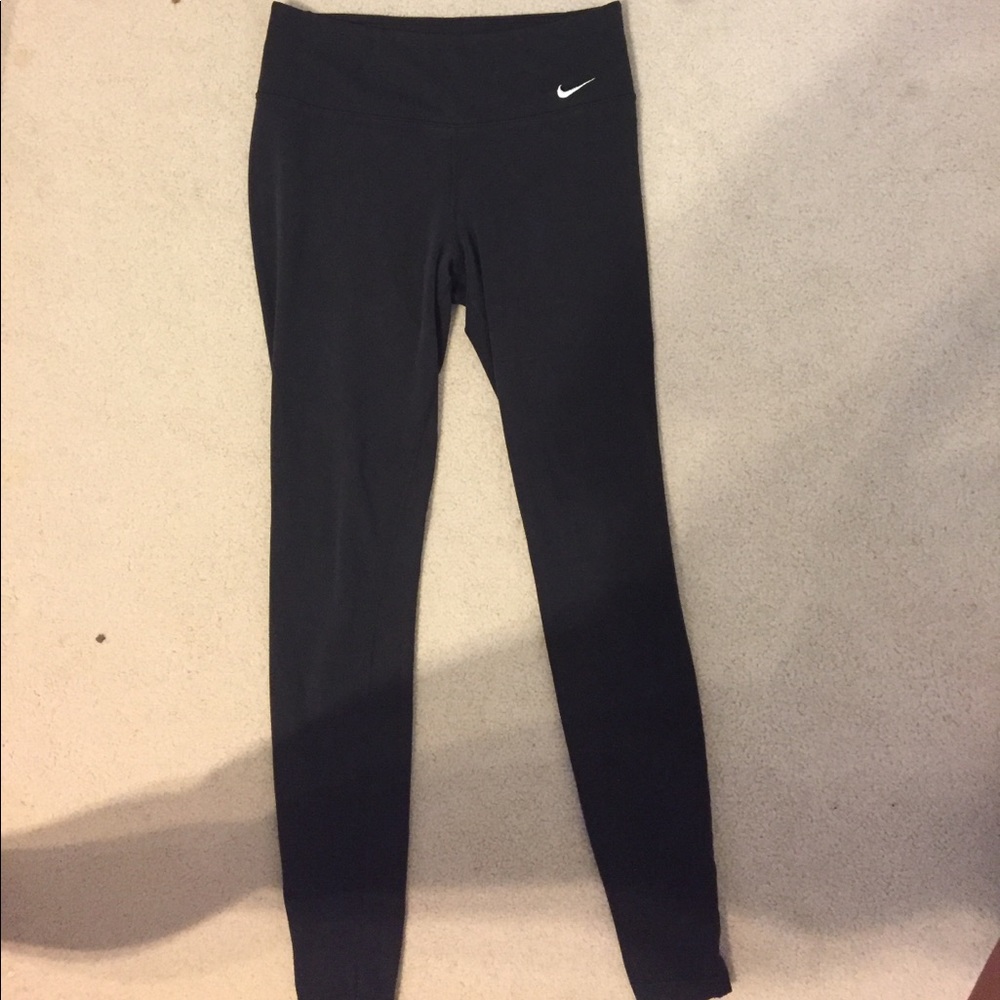 Black Nike leggings