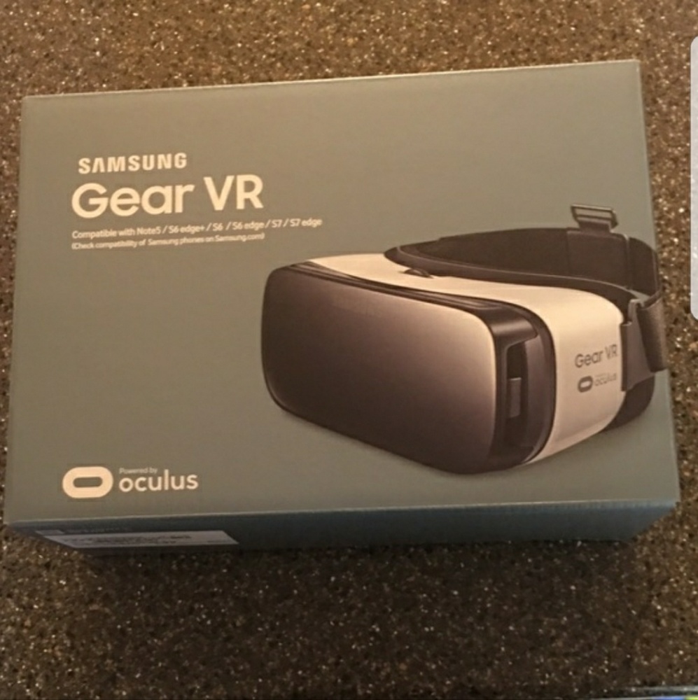 Brand new Samsung Gear VR (Virtual Reality)