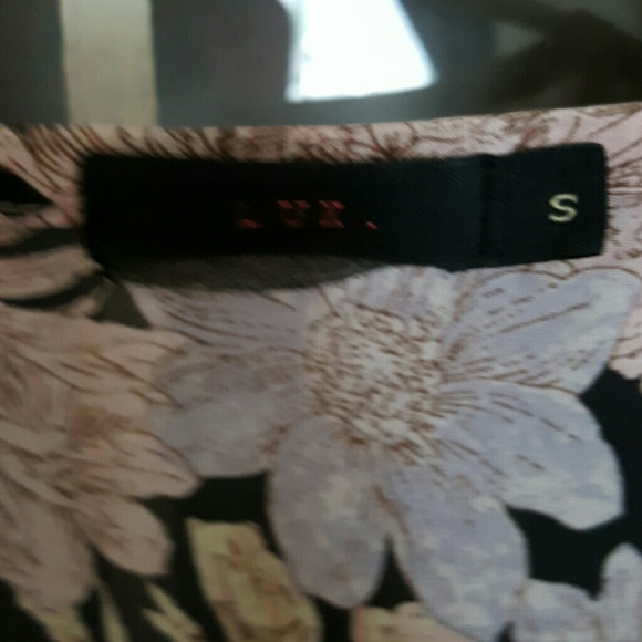 Lux Floral Button Up Blouse EEUC! - Picture 2 of 5