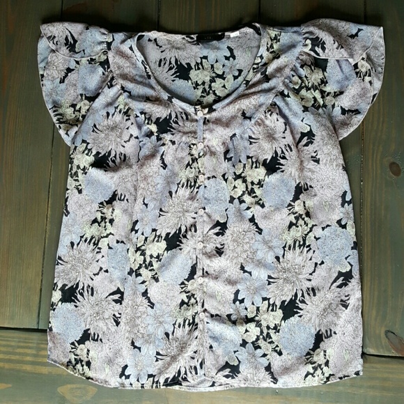 Lux Floral Button Up Blouse EEUC! - Picture 4 of 5