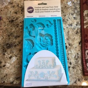 Wilton Fondant & Gum Paste Mold