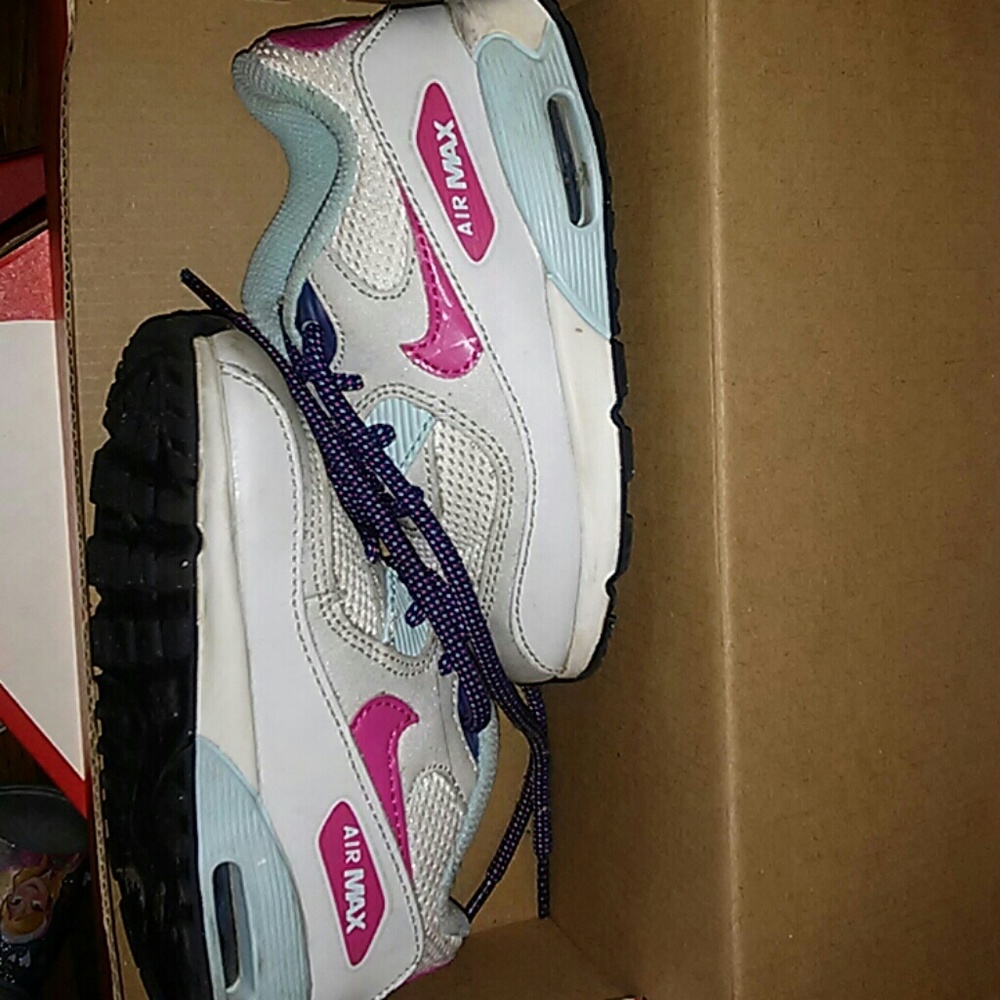 Nike Air Max price firm