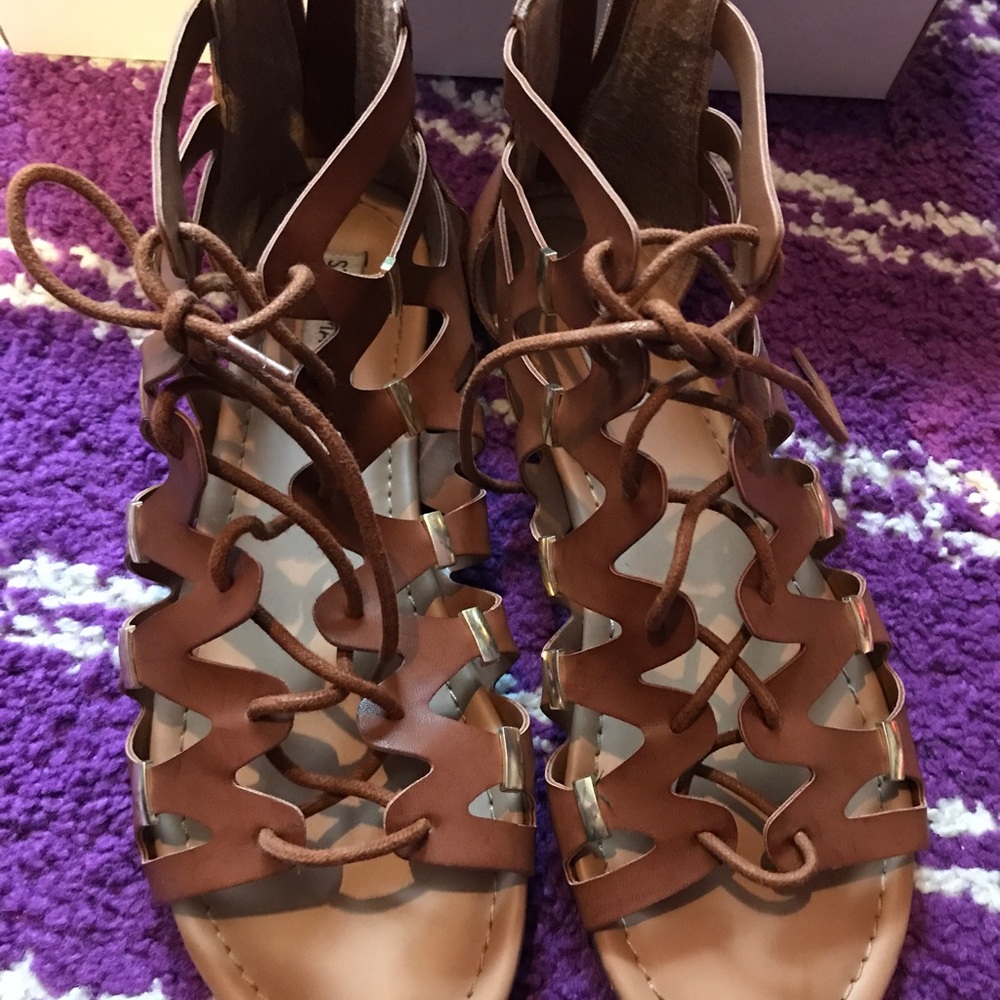 Never worn Steve Madden sandals!