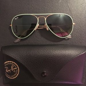Lightly worn ray-ban aviators.