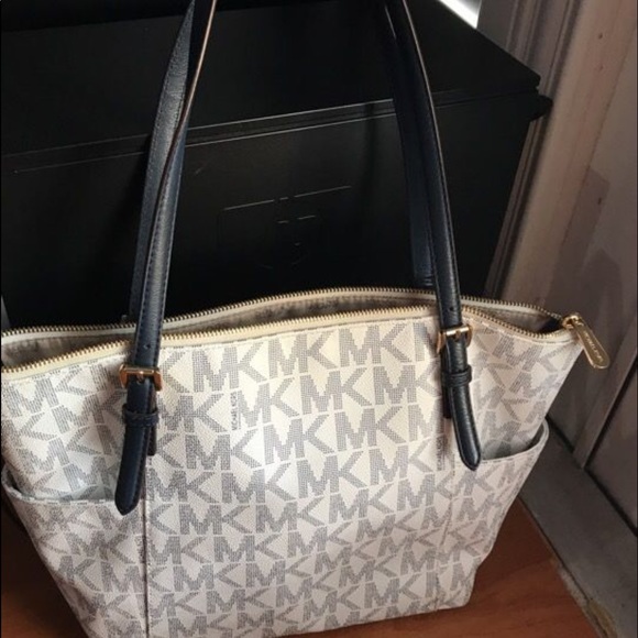 AUTHENTIC Michael Kors Signature handbag medium - Picture 4 of 4