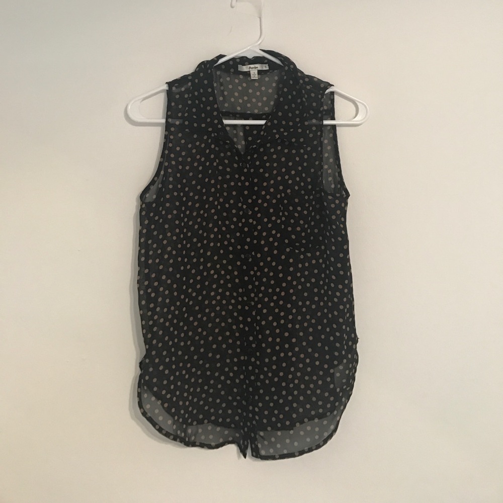 Polkadot sleeveless blouse