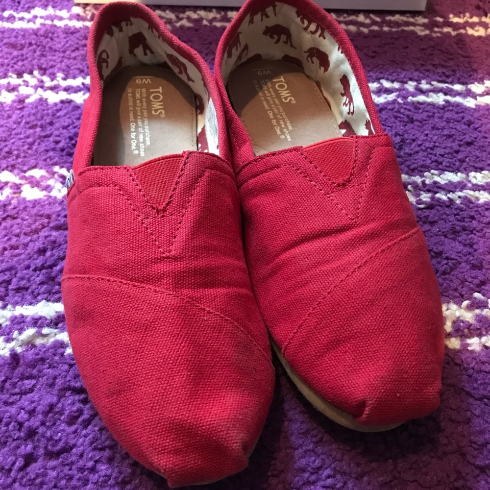 Worn once red toms!
