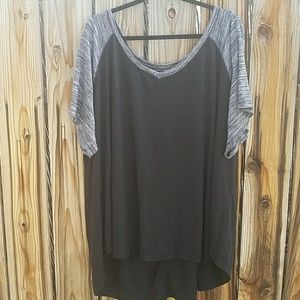 Torrid short sleeve v-neck top