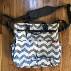 Skip Hop Duo Diaper Bag in Gray and White Chevron