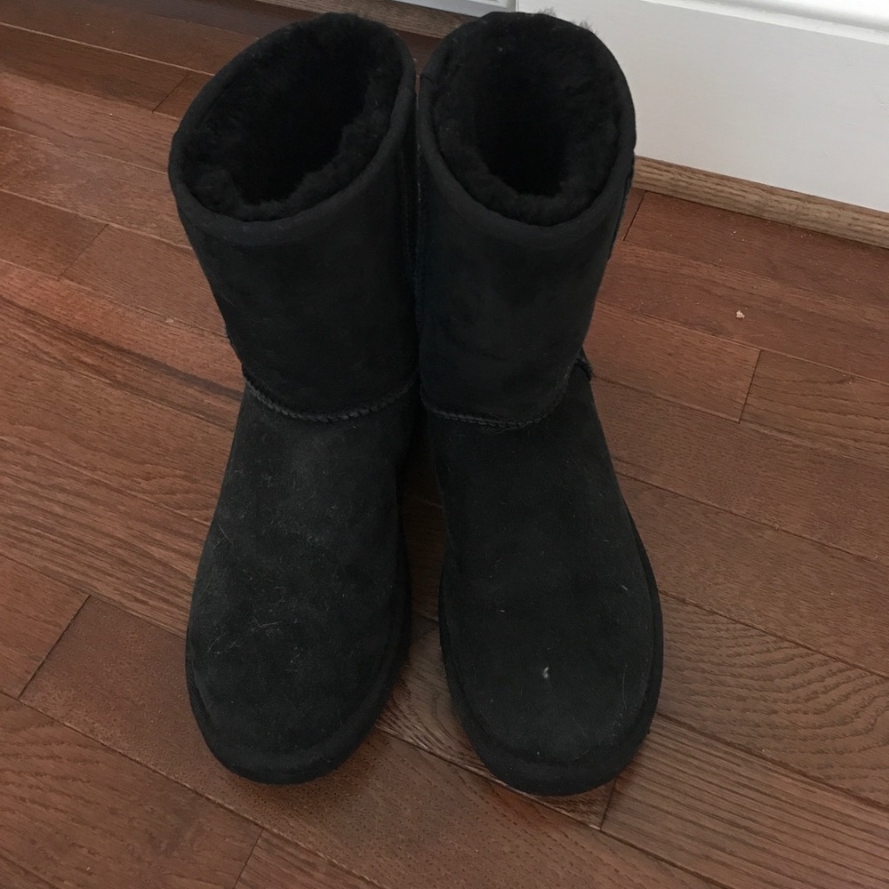 size 7 short black uggs